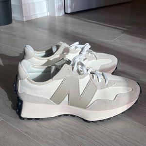 New Balance 327 sneakers in off white, size 8.5